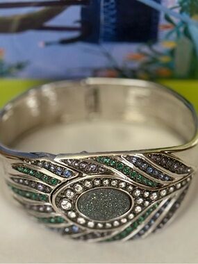 Vintage Victoria Wieck Silver Tone Peacock Feather Drusy Cuff Hidden Face Watch